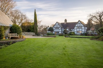 image of Old Manor Court Lane, Offenham