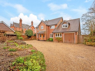 image of 8 Blounts Court Road, Peppard Common