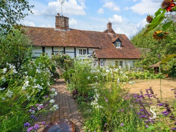 image of Little Diligent Hungerford Lane, Shurlock Row