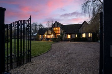 image of Honeysuckle Lodge & The Big Little Shack, Crafton Road, Mentmore